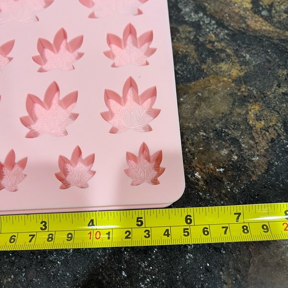 NWOT, TWO Pink silicone candy leaf shaped molds. - Picture 4 of 8